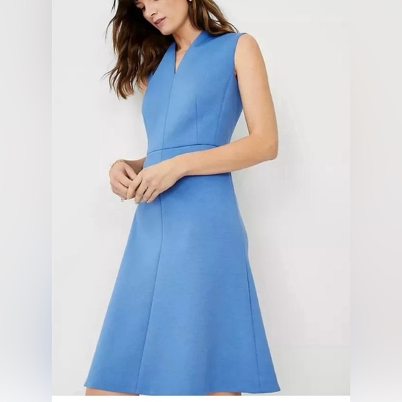 NWT! Versatile and flattering Ann Taylor V-Neck Flare Dress - Size 2 - Picture 2 of 6